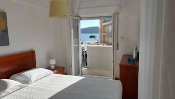 1 dormitorio, tabla de planchar con plancha, wifi y ropa de cama