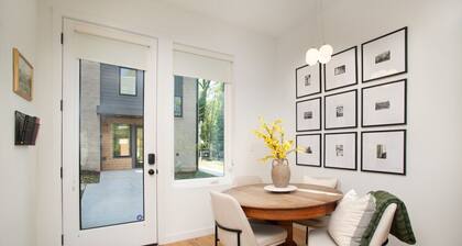 Cityscape Townhouse: Near Market Square & Downtown