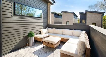 Cityscape Townhouse: Near Market Square & Downtown