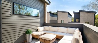 Cityscape Townhouse: Near Market Square & Downtown