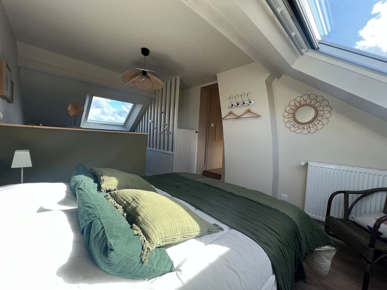 Bureau, Wi-Fi gratuit, draps fournis