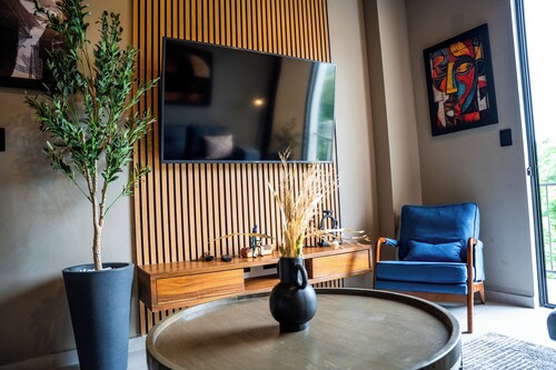 Cirene House Modern Apartment in Santa Ana.