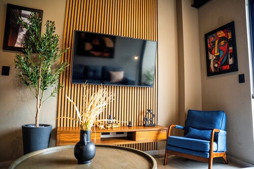 Cirene House Modern Apartment in Santa Ana.