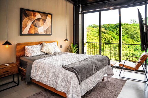 Cirene House Modern Apartment in Santa Ana.