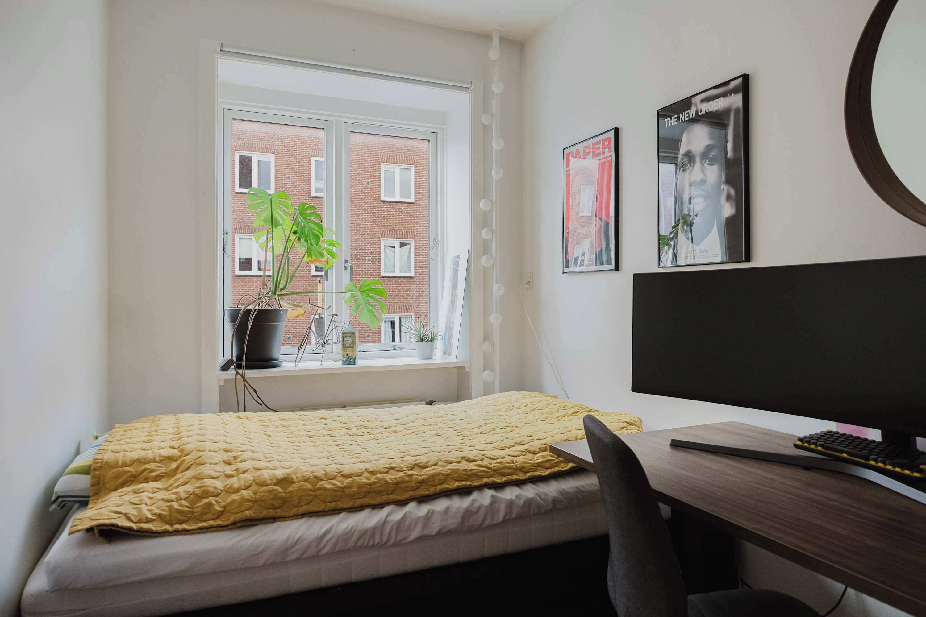 2 bedrooms, desk, iron/ironing board, WiFi