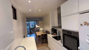 KĂŒhlschrank, Mikrowelle, Herdplatte, GeschirrspĂŒler