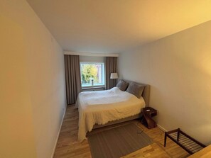 2 habitaciones, tabla de planchar con plancha, wifi y ropa de cama