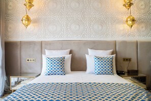 9 habitaciones, tabla de planchar con plancha, wifi y ropa de cama 