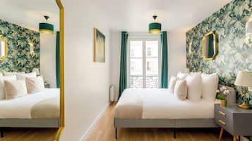 Apartment, Courtyard View | Hypo-allergenic bedding, pillowtop beds, in-room safe