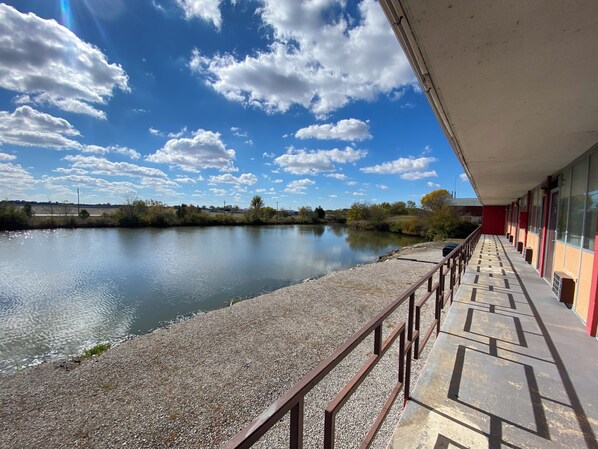 المنشأة من الخارج