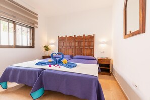 3 habitaciones, tabla de planchar con plancha, wifi y ropa de cama 