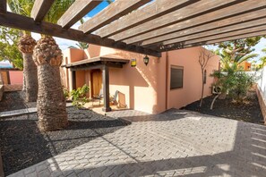 Terrace/patio - Vacation Apartment 'Garcia' with Private Terrace, Private Garden and Wi-Fi (Corralejo)