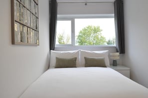 5 habitaciones, tabla de planchar con plancha y wifi gratis