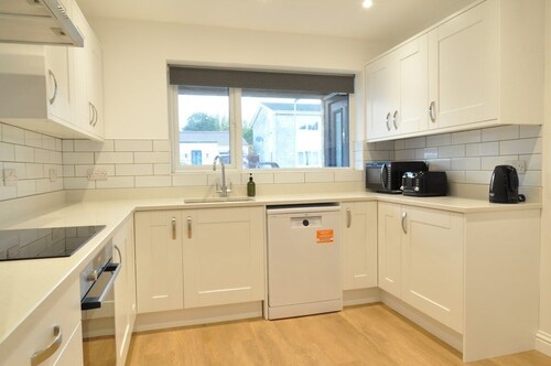 The Swift-Bright, Modern 5-Bed Family Home Nr Bath