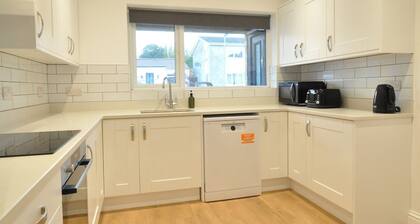 The Swift-Bright, Modern 5-Bed Family Home Nr Bath