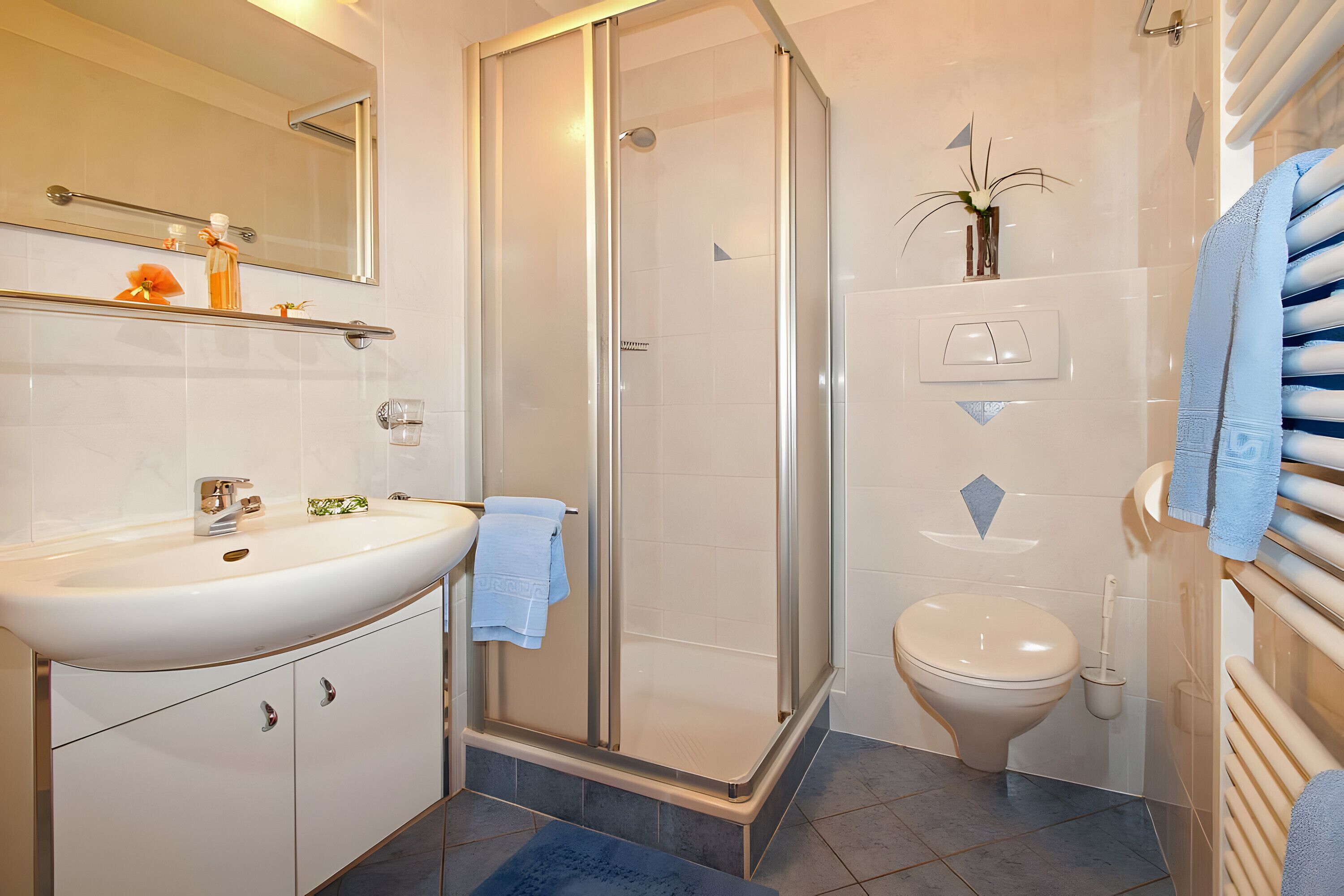 Dusche, Haartrockner, Handtücher