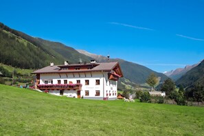 Exterior - Apartment 'Obermairhof Sonnenschein' with Mountain View, Shared Terrace and Wi-Fi (San Giacomo)