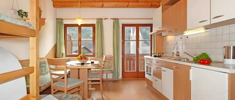 Køleskab, ovn, kogeplade, opvaskemaskine