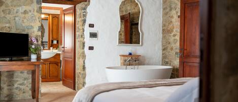 4 bedrooms, WiFi, bed sheets