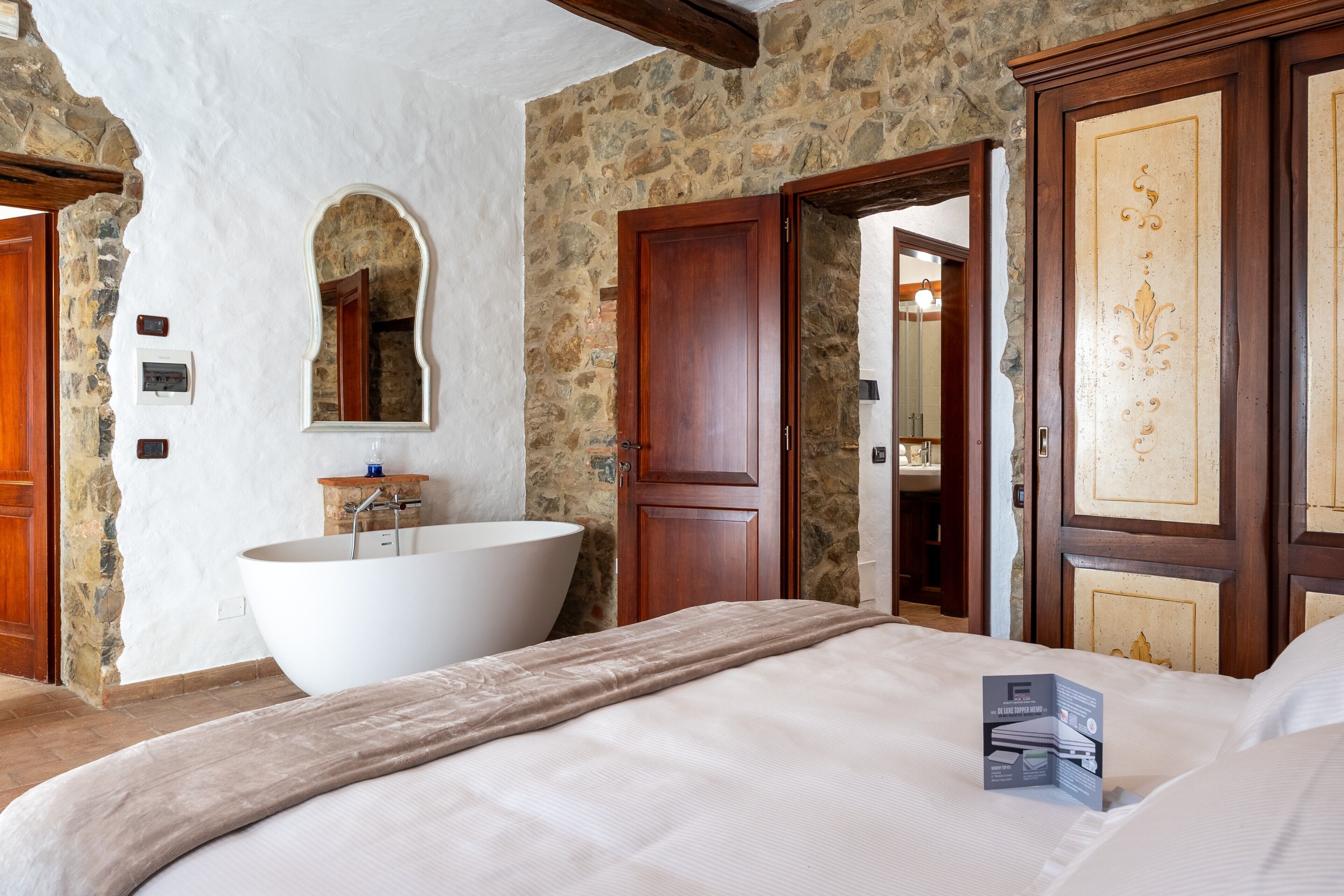 4 bedrooms, WiFi, bed sheets