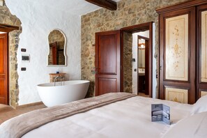 4 bedrooms, WiFi, bed sheets