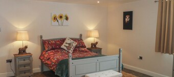 พอมเปียน ลอดจ์