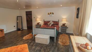 1 habitación, decoración personalizada y muebles diferentes