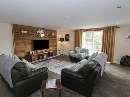 Living area. Pompian Lodge