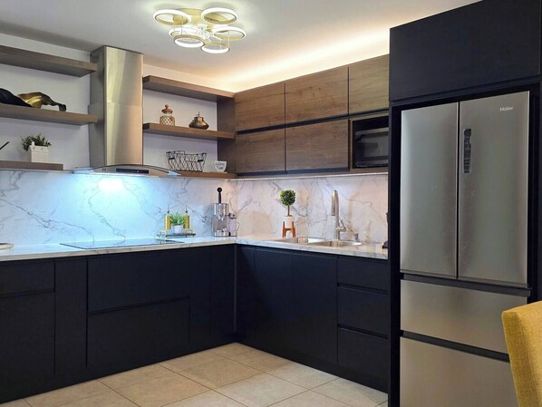 Fridge, microwave, stovetop, coffee/tea maker