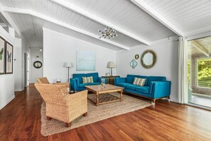 Smart TV, futbolito y libros 