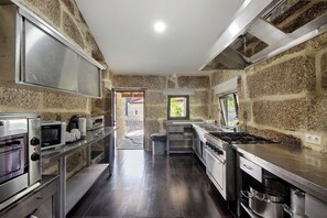 Oven, stovetop, electric kettle, toaster