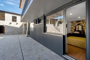 Exterior - Room 'Quarto 2' with Mountain View, Wi-Fi and Air Conditioning (Rossas)