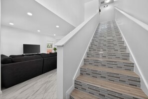 Interior - Elegant 4BR Luxury Home - Private Pool Disney (Kissimmee)