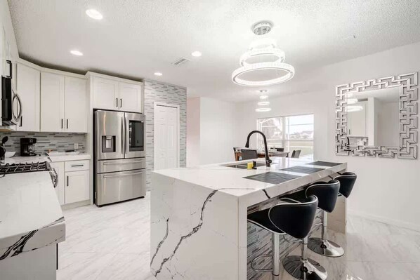 Microwave, oven, stovetop, dishwasher - Elegant 4BR Luxury Home - Private Pool Disney (Kissimmee)