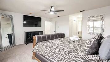 4 slaapkamers, een strijkplank/strijkijzer, reisbedje, wifi