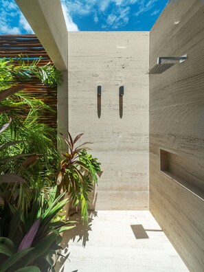 Property grounds - Villa in the most exclusive area of Tulum. (Tulum)