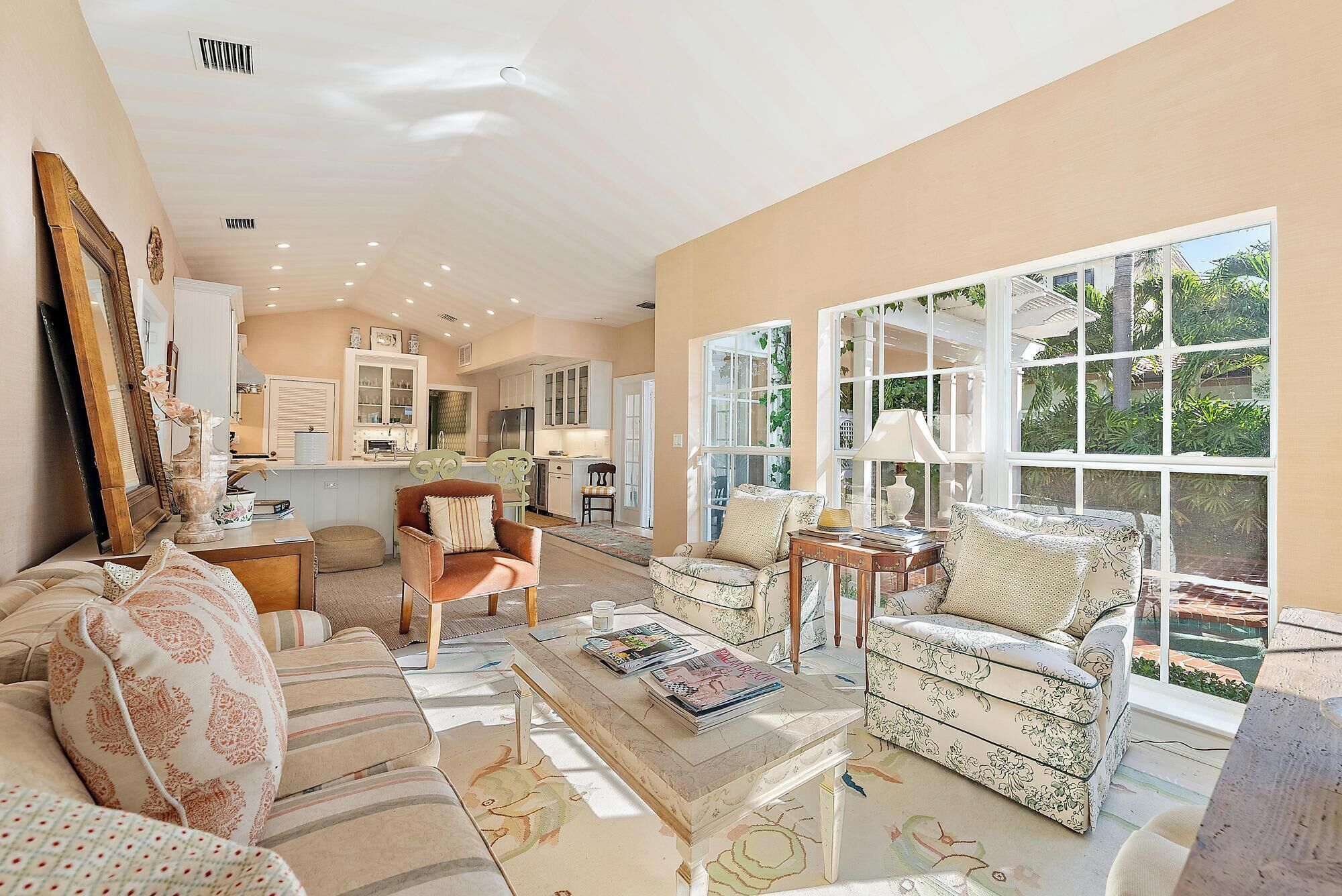 Lakewood Place - Breezy Pool Retreat With 2-story Guest House - Palm Beach, FL