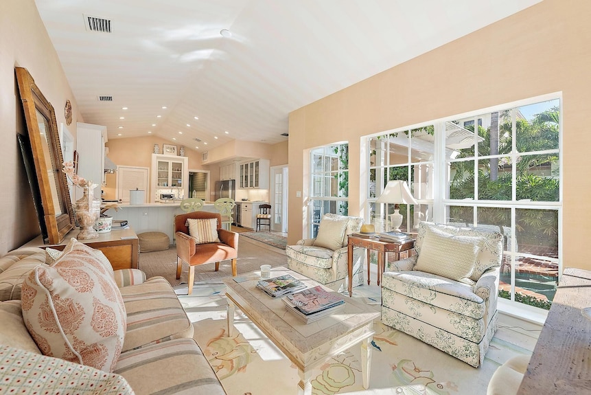 Lakewood Place - Breezy Pool Retreat With 2-story Guest House - Palm Beach, FL