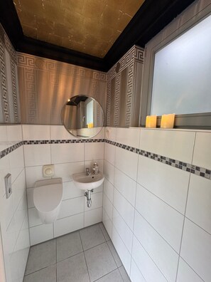 Bruser, hårtørrer, håndklæder