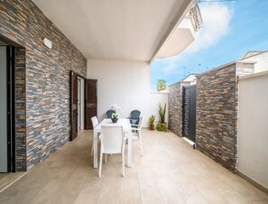 House, 1 Bedroom, Smoking | Tempat makan luar
