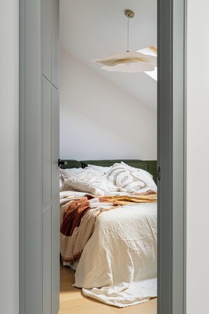 Strygejern/strygebræt, internetforbindelse, sengetøj