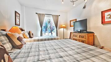 2 bedrooms, iron/ironing board, internet, bed sheets