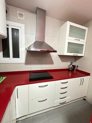Micro-ondes, four, plaque de cuisson, lave-vaisselle