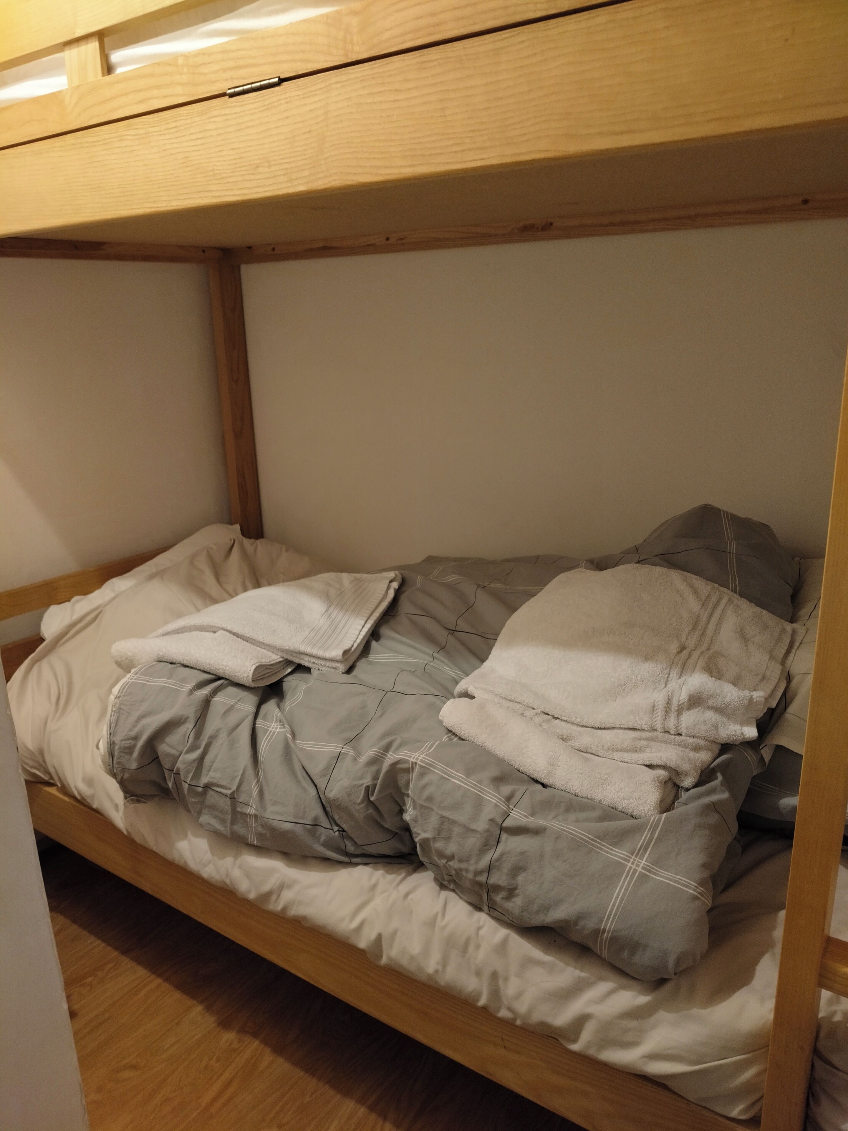 Iron/ironing board, free WiFi, bed sheets
