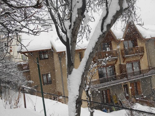  Studio avec parking pour 2-3 personnes à Briançon centre à 700 m de télécabine