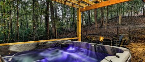 Outdoor spa tub