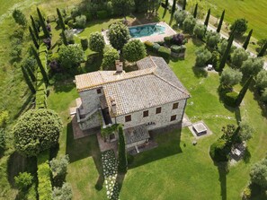 Exterior - Apartment 'Villa Tiberini 2' with Lake View, Shared Pool and Wi-Fi (Torrita di Siena)