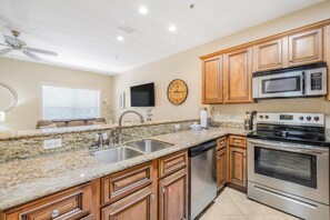 Private kitchen - Laguna Breeze C (Gulf Shores)