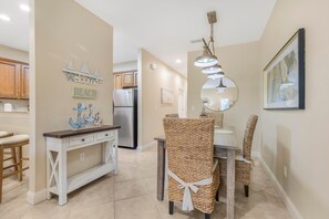 Dining - Laguna Breeze C (Gulf Shores)