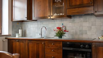 Kühlschrank, Ofen, Herdplatte, Geschirrspüler